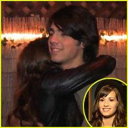demi-lovato-joe-jonas-hug.jpg